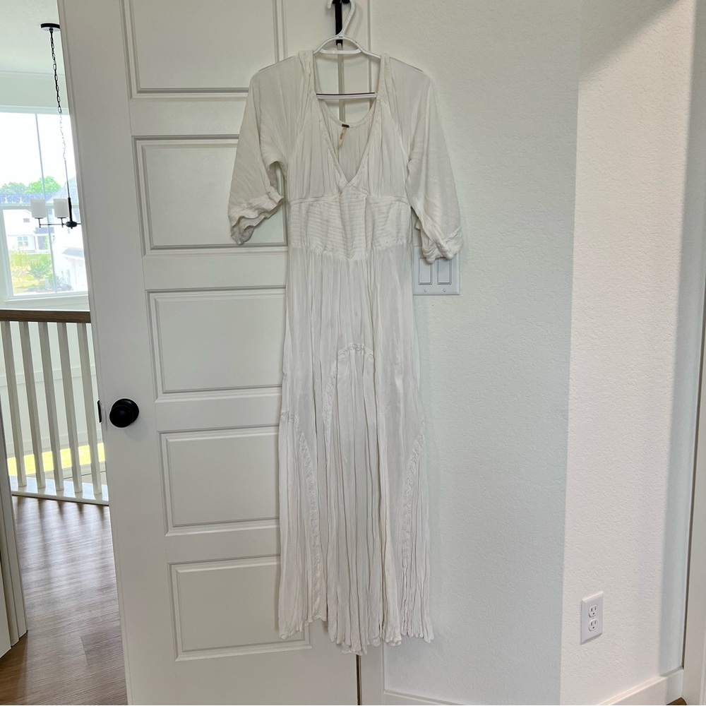 Free People White Maxi Dress with V-Neck and Pockets - Picture 2 of 4